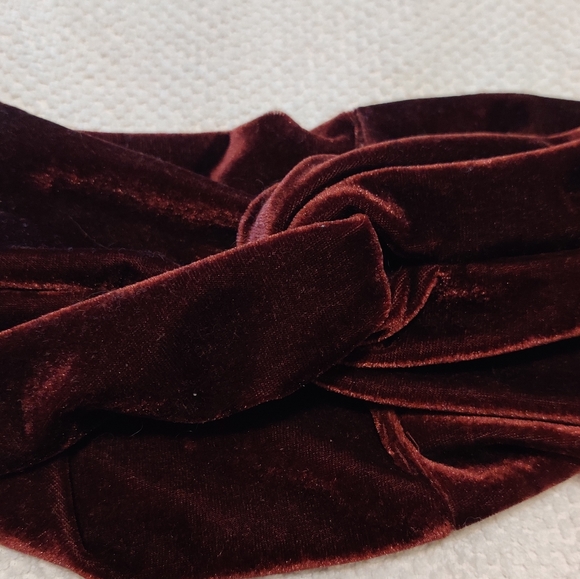 Forever 21 Burgundy Velvet Wrap Headband - Picture 3 of 4